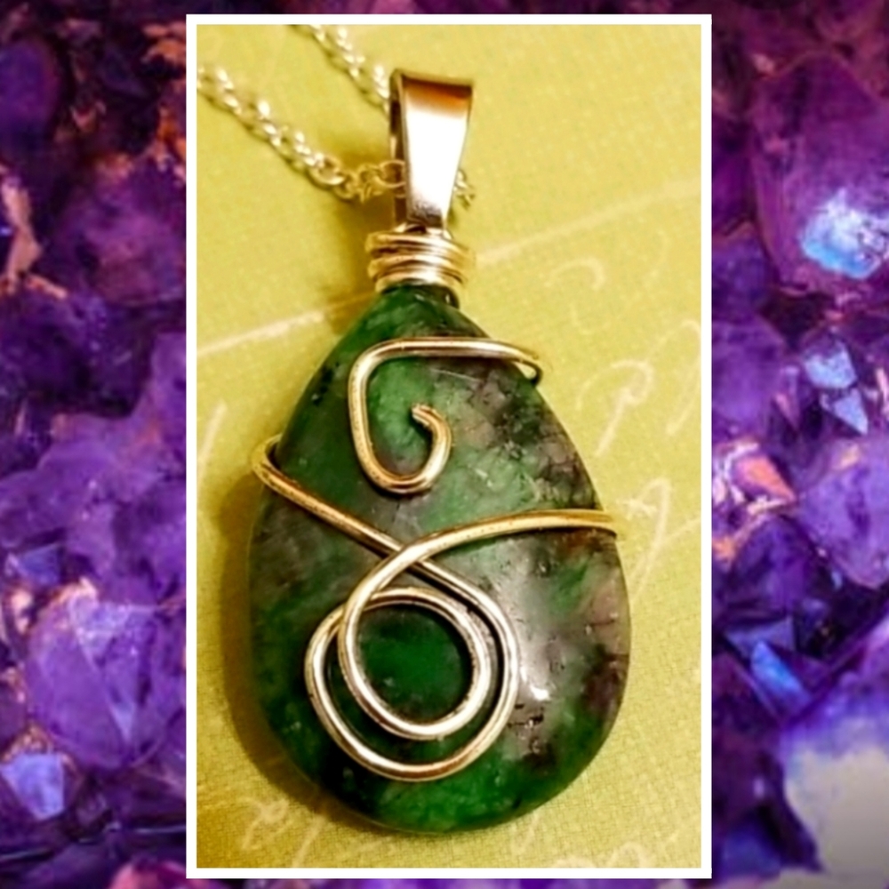 Green and purple Agate wire wrapped neckla…